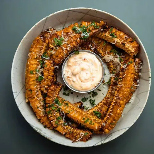 Coaste de porumb & Chilli Crunch Mayo