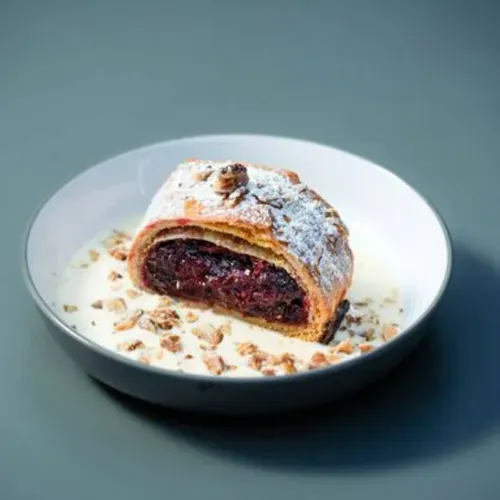 Strudel cu prune si nuci