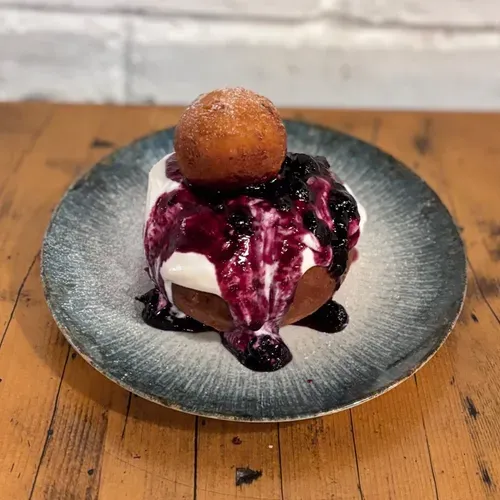 Papanaș cu smântână și dulceață